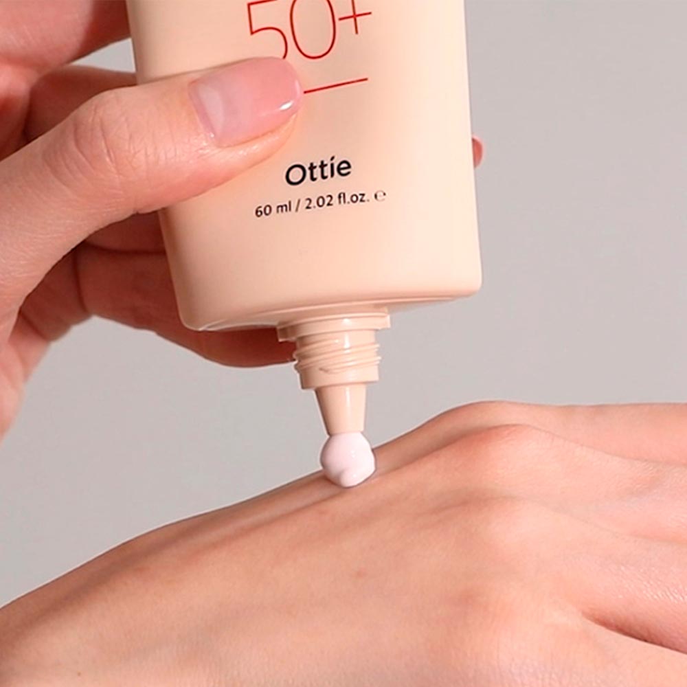 Солнцезащитный крем для проблемной кожи Ottie Derma Control Sun Cream SPF50+ PA++++ 60 мл