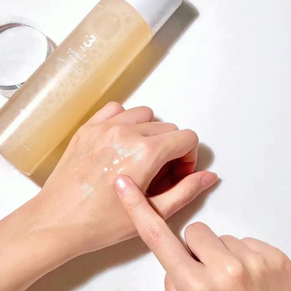 Питательное средство-тонер для сияющего тона лица Numbuzin No.3 Super Glowing Essence Toner 200 мл