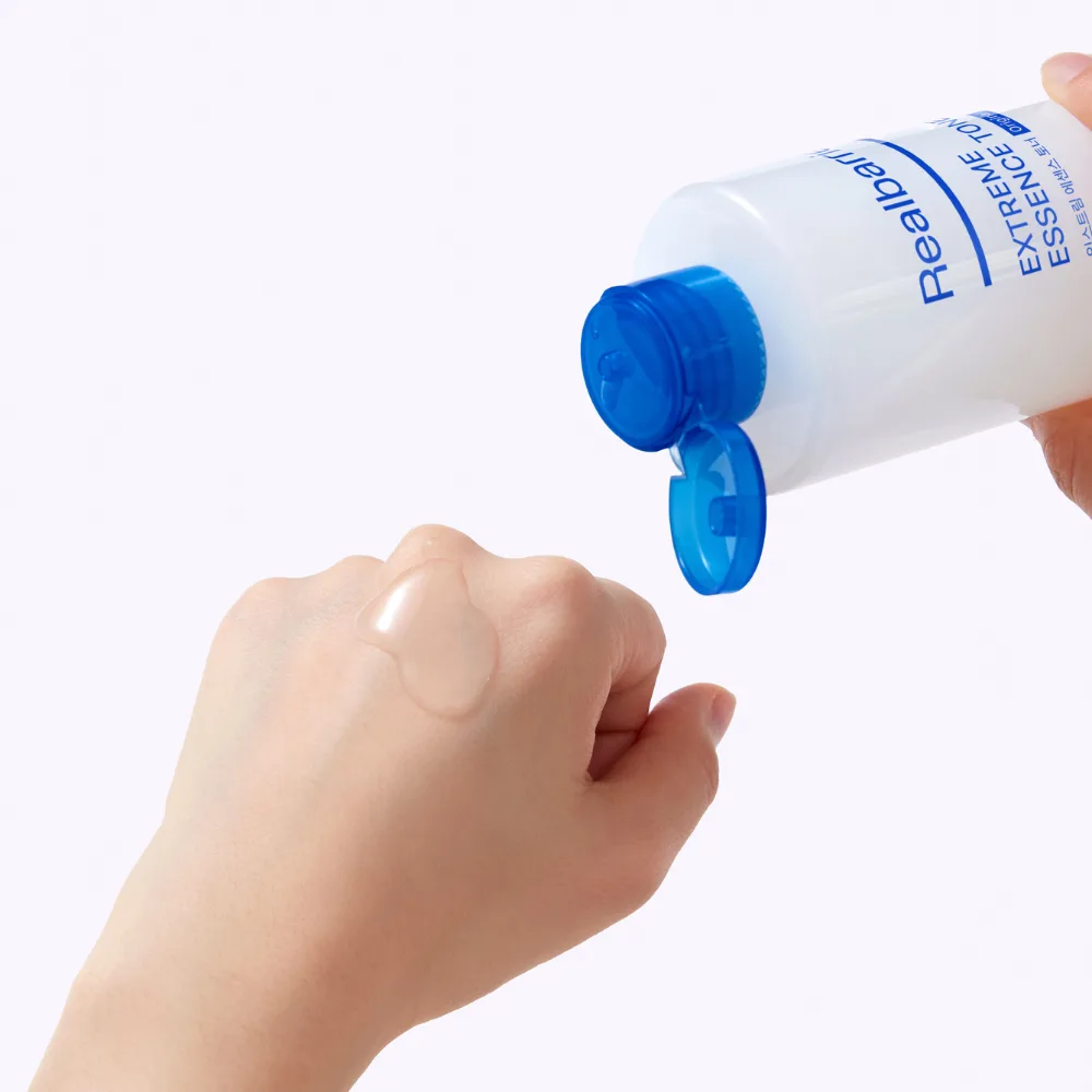 Гиалуроновое увлажняющее средство-тонер для лица с керамидами Real Barrier Extreme Essence Toner 200 мл