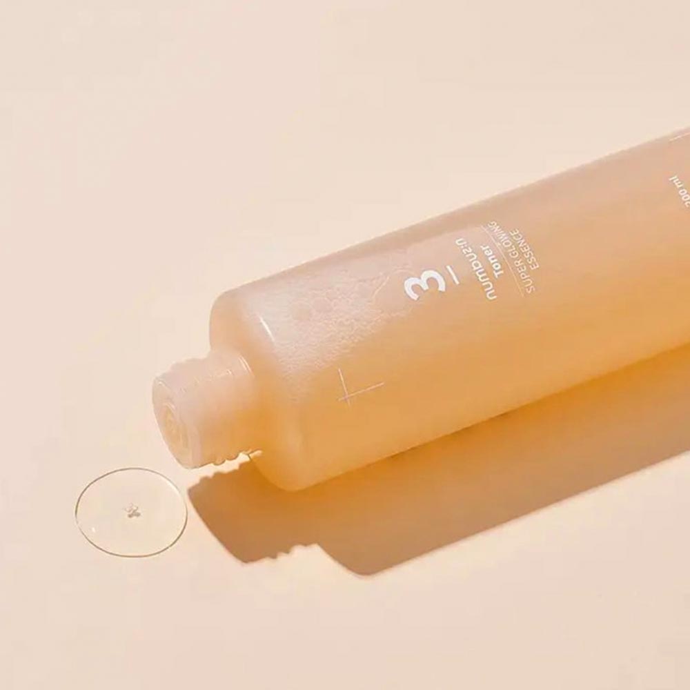 Питательное средство-тонер для сияющего тона лица Numbuzin No.3 Super Glowing Essence Toner 200 мл