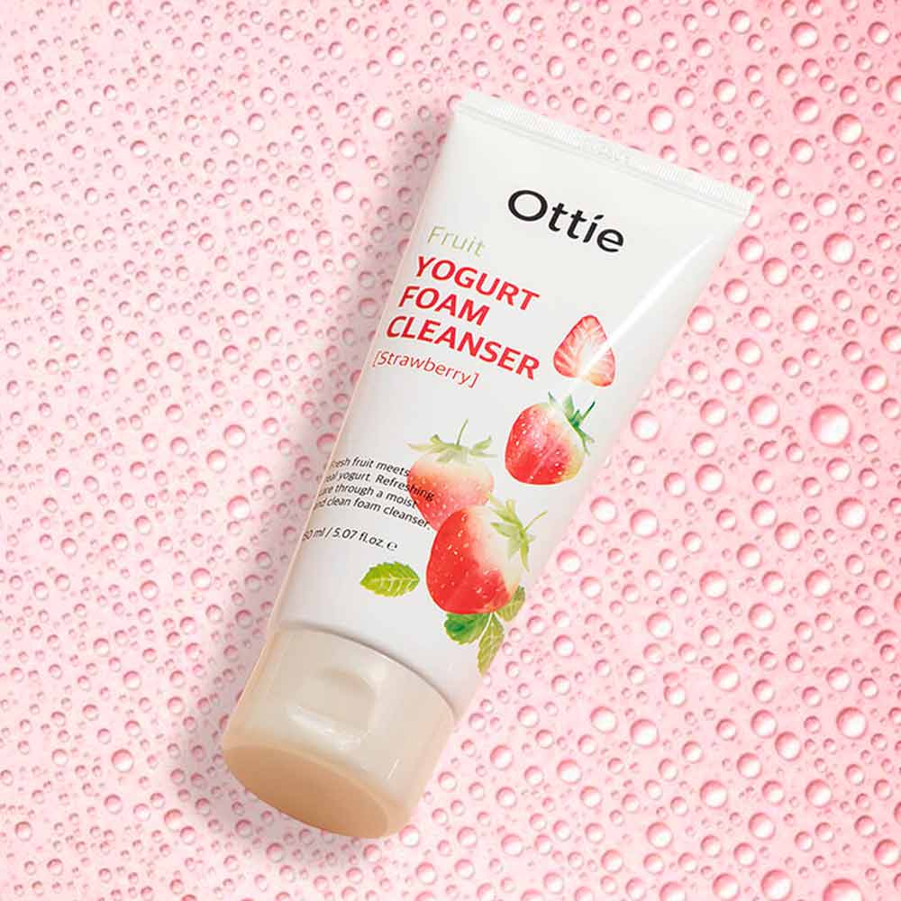 Йогуртовая пенка для умывания Ottie Fruits Yogurt Foam Cleanser Strawberry 150 мл