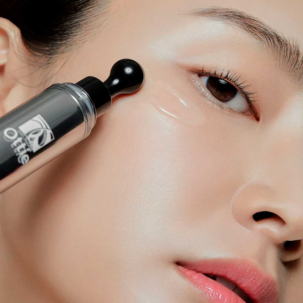 Крем для век с платиной и экстрактом черной икры Ottie Platinum Aura Roll-Up Eye Cream 15 мл